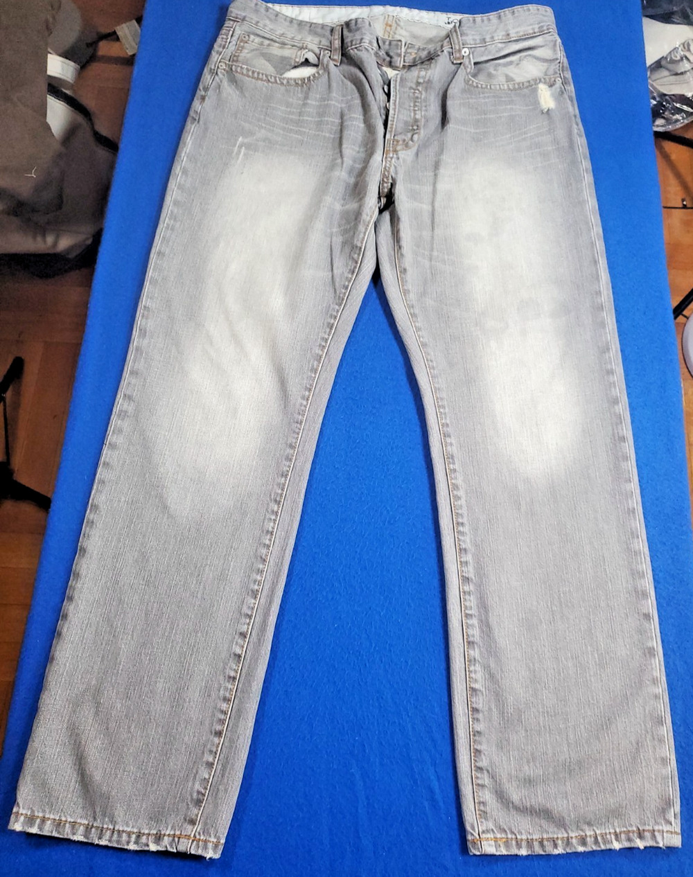 Tommy Hilfiger Mens Jeans 36x32 Gray Faded Wash Button Fly Denim Pants Vintage